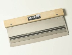 Шпатель для нанесения масел и тонировок Saicos