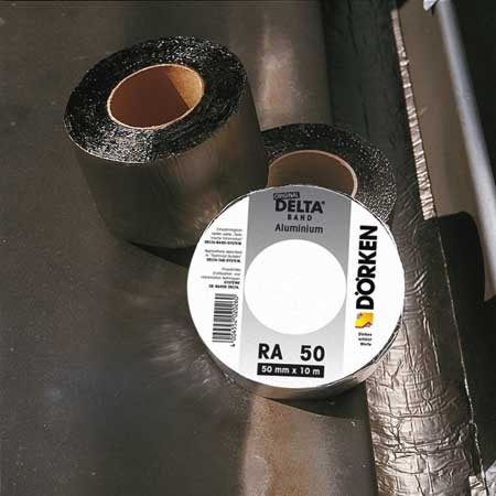 Лента герметизирующая из битум-каучука для проклейки нахлёстов Delta Thene Band T100